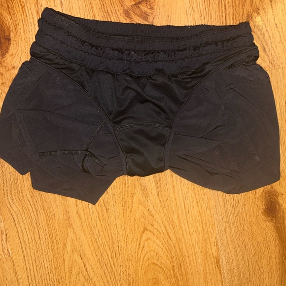 Lululemon Hotty Hot short! (Size 8) - Picture 3 of 4
